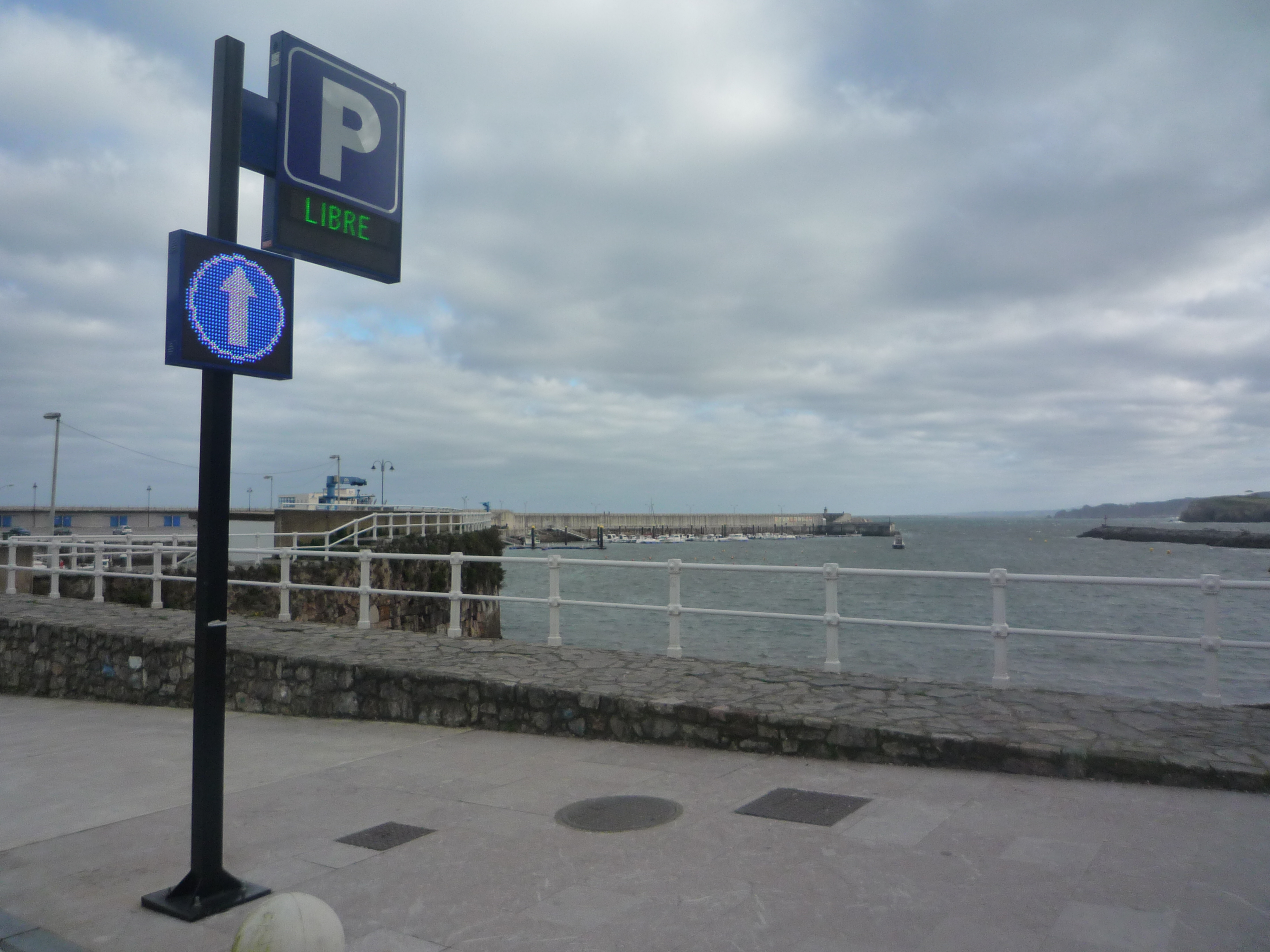 conjunto-led-aparcamiento-candas-asturias-2